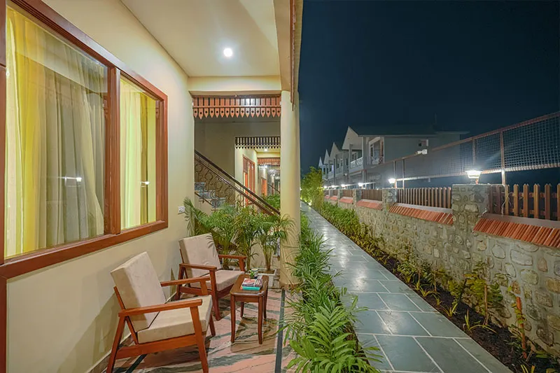 Executive room private night-lit porch seating