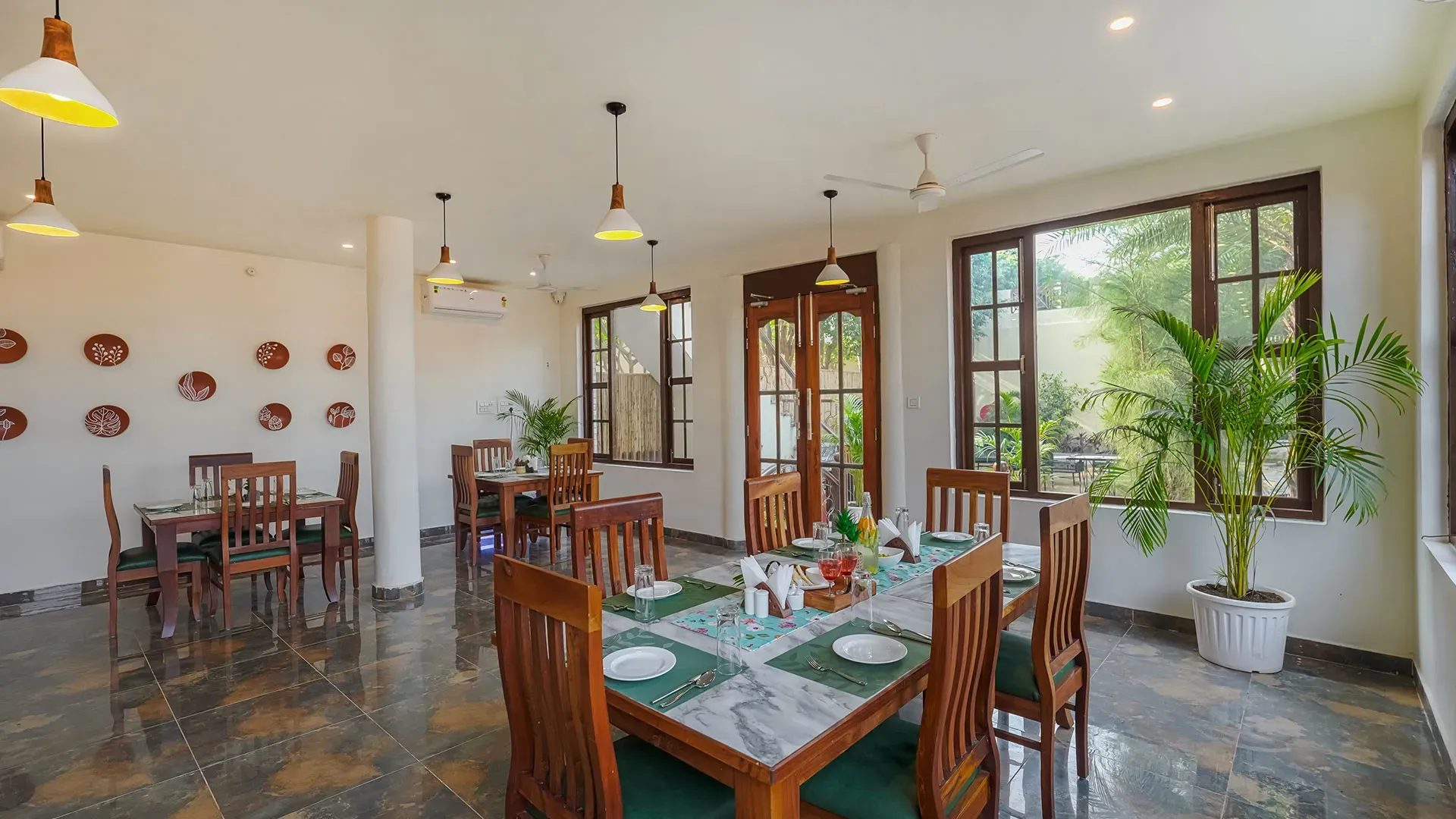 Indoor dining room at Manovan Resort